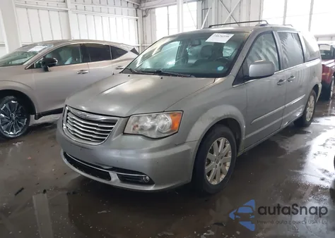 2016 Chrysler Town & Country Touring из США, поврежденный, VIN 2C4RC1BG8GR284153
